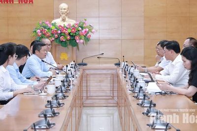 Phó Chủ tịch Thường trực UBND tỉnh Mai Xuân Liêm làm việc với Tập đoàn Chimcomplex
