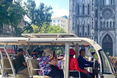 Từ xe điện đến ẩm thực đường phố: Sức hút của du lịch Hà Nội