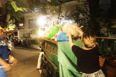 Gom rác theo giờ, giữ sạch phố phường