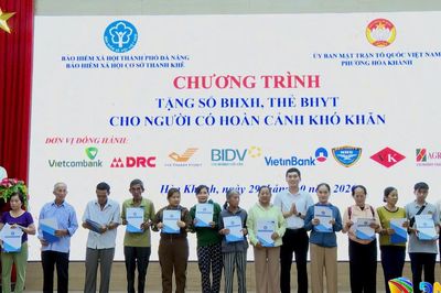Phường Hòa Khánh trao bảo hiểm xã hội, bảo hiểm y tế cho 88 hoàn cảnh khó khăn