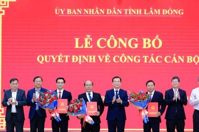 Lâm Đồng công bố các quyết định về công tác cán bộ