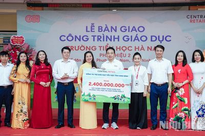 Tập đoàn Central Retail Việt Nam bàn giao công trình nhà đa năng cho Trường Tiểu học Hà Nam (phân hiệu 2)