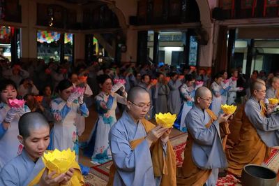 Lễ hoa đăng kỷ niệm ngày vía Bồ-tát Quán Thế Âm xuất gia tại Quan Âm Tu viện (TP.HCM)