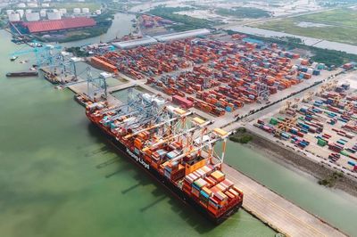 Nghịch lý mua tàu nghìn tỷ rồi cho thuê