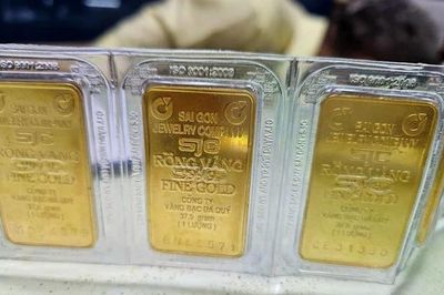 Giá vàng đồng loạt giảm sau khi Fed giữ nguyên lãi suất