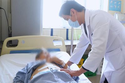 Phẫu thuật thành công cho cụ bà 100 tuổi mắc u dạ dày
