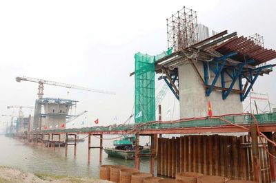 Hà Nội thúc tiến độ 8 dự án cầu vượt sông Hồng, sông Đuống