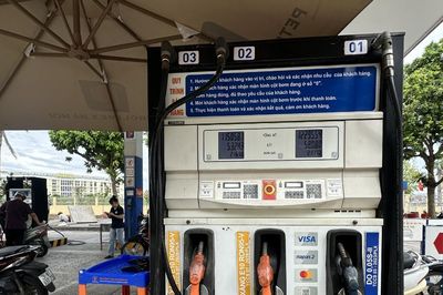 Giá xăng quay đầu tăng, dầu diesel vượt 30.000 đồng/lít