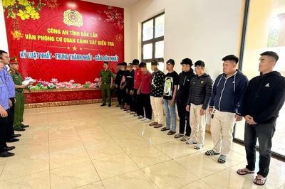 Khởi tố 13 đối tượng mang hung khí rượt đuổi nhau trên đường phố