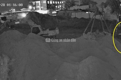 Nửa đêm đột nhập bãi vật liệu xây dựng ở Cà Mau để trộm dầu