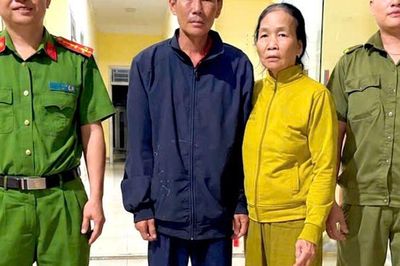 Người đàn ông đi lạc khi tìm đường thăm con, nằm bên đường lúc 21h30 được công an kịp thời giúp đỡ