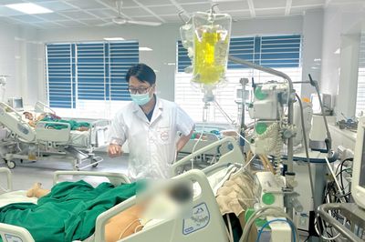 Suy đa tạng sau khi truyền dịch 'thải độc gan', 'truyền trắng' tại nhà