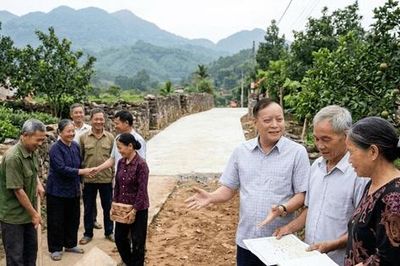 Kiên trì hòa giải, vận động người dân hiến đất mở đường