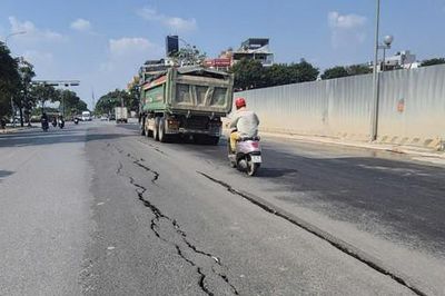 Phường Việt Hưng: Một số tuyến đường sụt lún, nứt toác xung quanh công trường dự án nhà cao tầng