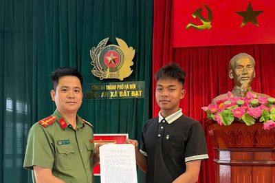 Tròn 18 tuổi, thanh niên Hà Nội viết đơn xin tham gia nghĩa vụ Công an