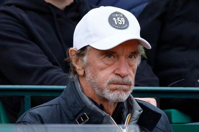 Nhà Glazer nổi giận với Sir Jim Ratcliffe