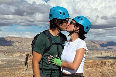 Katy Perry tình tứ bên cựu Thủ tướng Canada