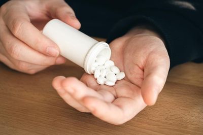 Một sai lầm khi uống thuốc giảm đau khiến gan quá tải