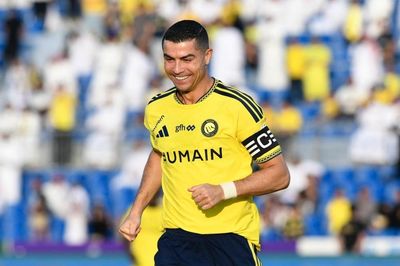 Ronaldo bị chê: 'Ghi những bàn dễ dàng nhờ được phục vụ'