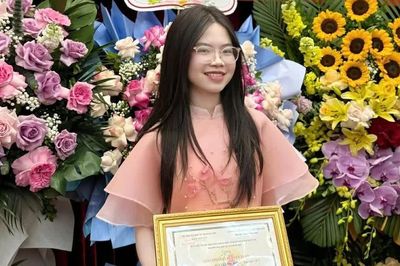 Từ học sinh Giỏi Toán rẽ hướng sang Văn, nữ sinh Nghệ An tốt nghiệp thủ khoa Sư phạm