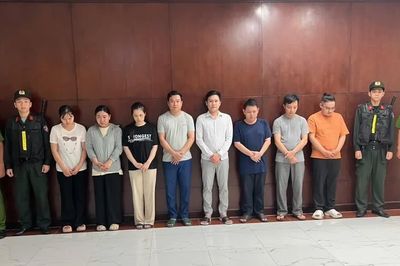 Khởi tố 8 bị can về tội lừa đảo tiền cọc bán đất