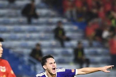 Hà Nội FC ngược dòng hạ Ninh Bình nhờ siêu phẩm phút bù giờ