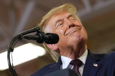 Tổng thống Mỹ Trump bất ngờ huỷ lịch vận động trực tiếp, căng thẳng bùng nổ tại Alaska