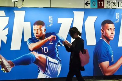 Suy ngẫm từ scandal của Mbappe: Làm ngôi sao cũng phải được xem như một nghề
