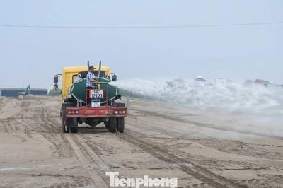 Xử lý khẩn cấp 'bão cát' mịt mù trên công trường cao tốc Ninh Bình - Hải Phòng