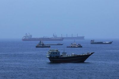 Eo biển Hormuz đóng cửa, vì sao dầu vẫn lưu thông?