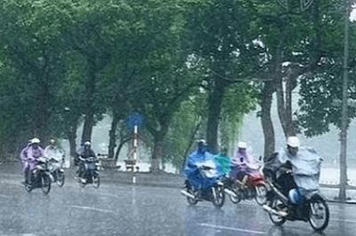 Cảnh báo dông lốc ở Hà Nội, trên biển có gió giật cấp 8