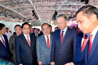 Quảng Ninh 63 năm: Từ bản lĩnh vùng mỏ đến tầm vóc thành phố mới
