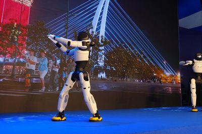 Robot không được tạo ra để thay thế con người hay cắt giảm nhân sự