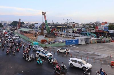 Cấm xe tải, ô tô khách đường cửa ngõ TPHCM để thi công ga ngầm metro số 2