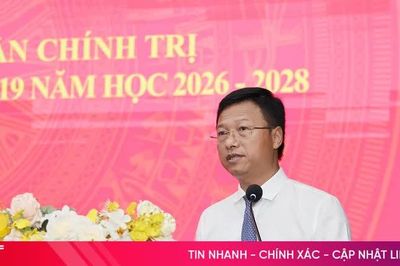Khai giảng lớp trung cấp lý luận chính trị hệ không tập trung khóa 219