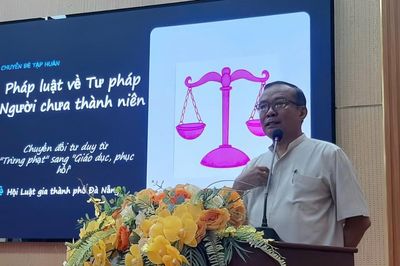 Đà Nẵng: Cả làng cùng đỡ một đứa trẻ lỡ bước đứng dậy