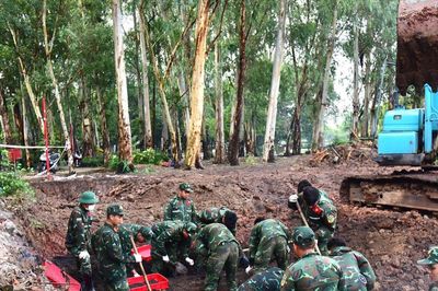 Tìm thấy thêm 10 hài cốt liệt sĩ tại Công viên Lê Thị Riêng