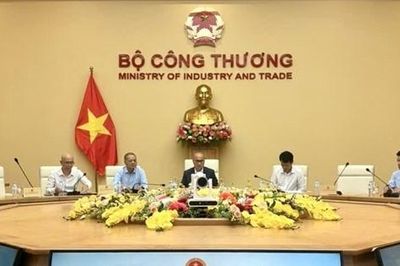 Bộ Công Thương làm việc với doanh nghiệp điện tử về tình hình xuất nhập khẩu