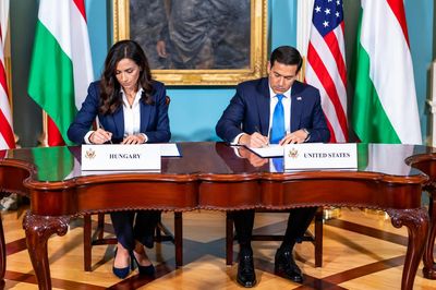 Mỹ và Hungary ký thỏa thuận về an ninh năng lượng và hợp tác thực thi pháp luật