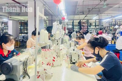 Doanh nghiệp tăng tốc sản xuất, hoàn thành đơn hàng cuối năm