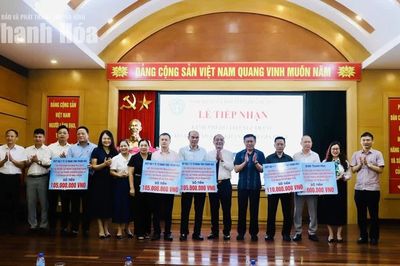 Tiếp nhận 500 triệu đồng hỗ trợ đóng bảo hiểm y tế cho người có hoàn cảnh khó khăn