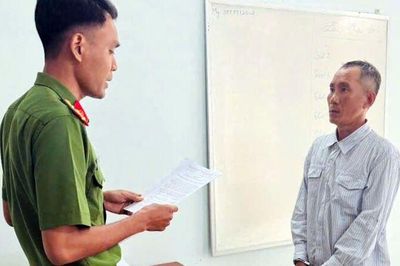 An Giang: Khởi tố đối tượng dùng dao chém bạn nhậu lìa ngón tay