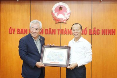 Phó Chủ tịch Thường trực UBND thành phố Mai Sơn tiếp, làm việc với Hiệp hội các câu lạc bộ Lions quốc tế