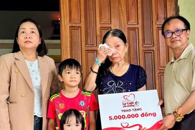 Ấm tình 'Ly cà phê yêu thương'