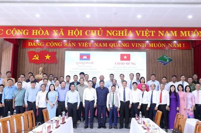 Đoàn lãnh đạo trẻ của Đảng Nhân dân Campuchia trao đổi kinh nghiệm với phường Sơn Trà