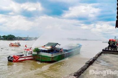 Phường Mỹ Tho: Diễn tập ứng phó sự cố tràn dầu, cháy nổ và tìm kiếm cứu nạn trên sông