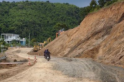 Lâm Đồng cấm đường qua điểm sụt lún trên Quốc lộ 28