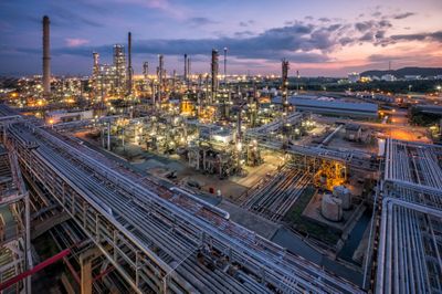 Giá dầu hôm nay 30/10: Giảm trước kỳ vọng Mỹ và Iran nối lại đàm phán