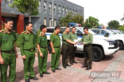 Bàn giao xe trang cấp cho lực lượng Công an cơ sở