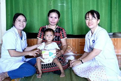 CDC Huế giám sát cấp phát sản phẩm dinh dưỡng cho trẻ suy dinh dưỡng